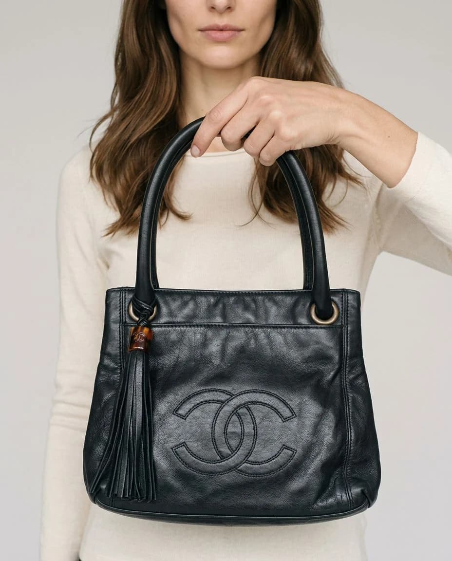Chanel CC Logolu Siyah Deri Omuz Çantası görsel 5