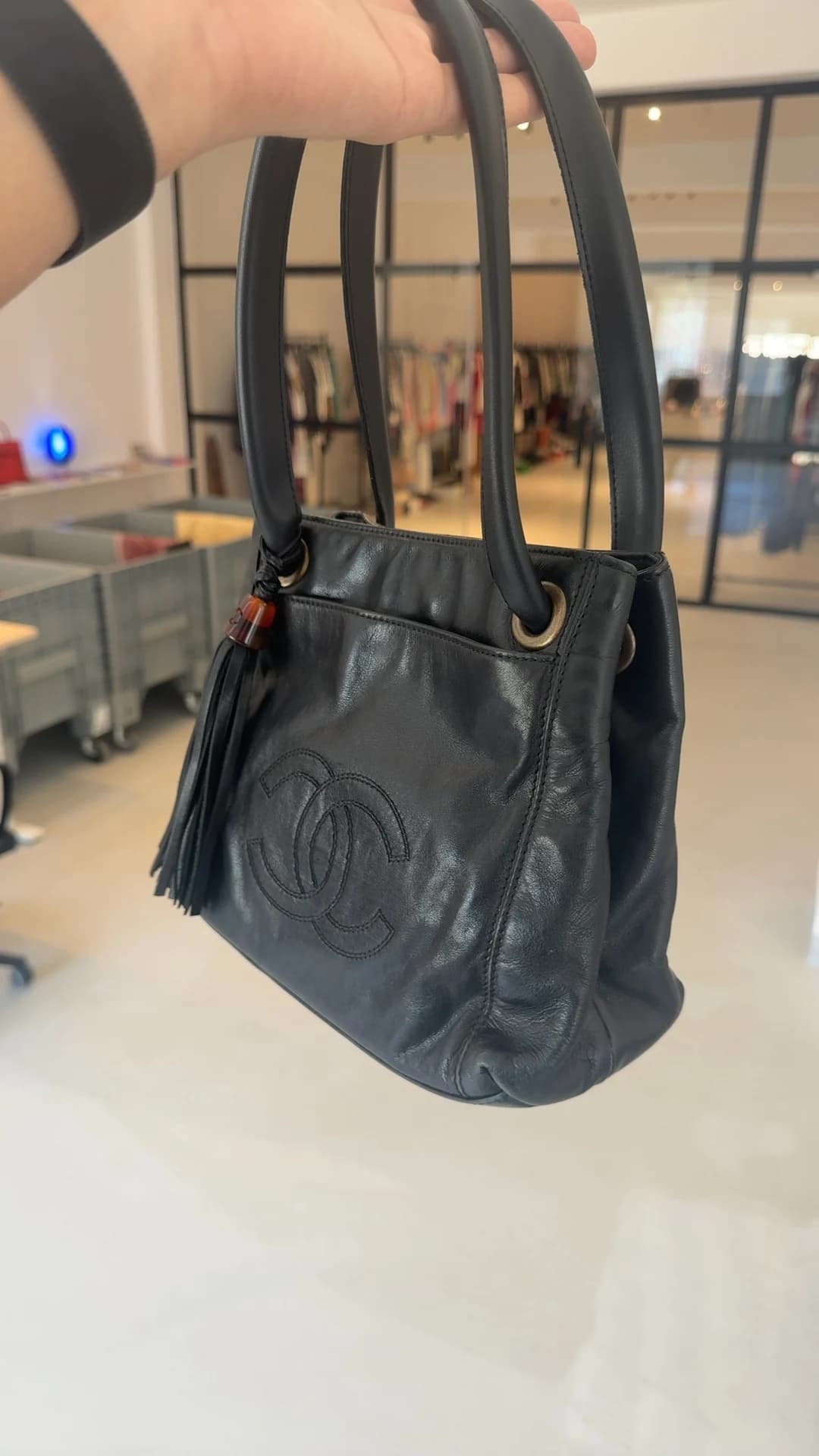 Chanel CC Logolu Siyah Deri Omuz Çantası görsel 6